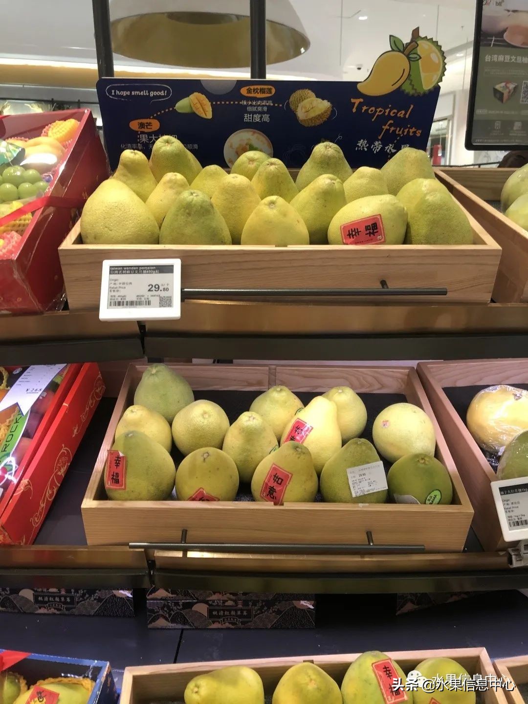 中秋节前，走访两家水果零售店，水果标准化在这里体现的淋漓尽致
