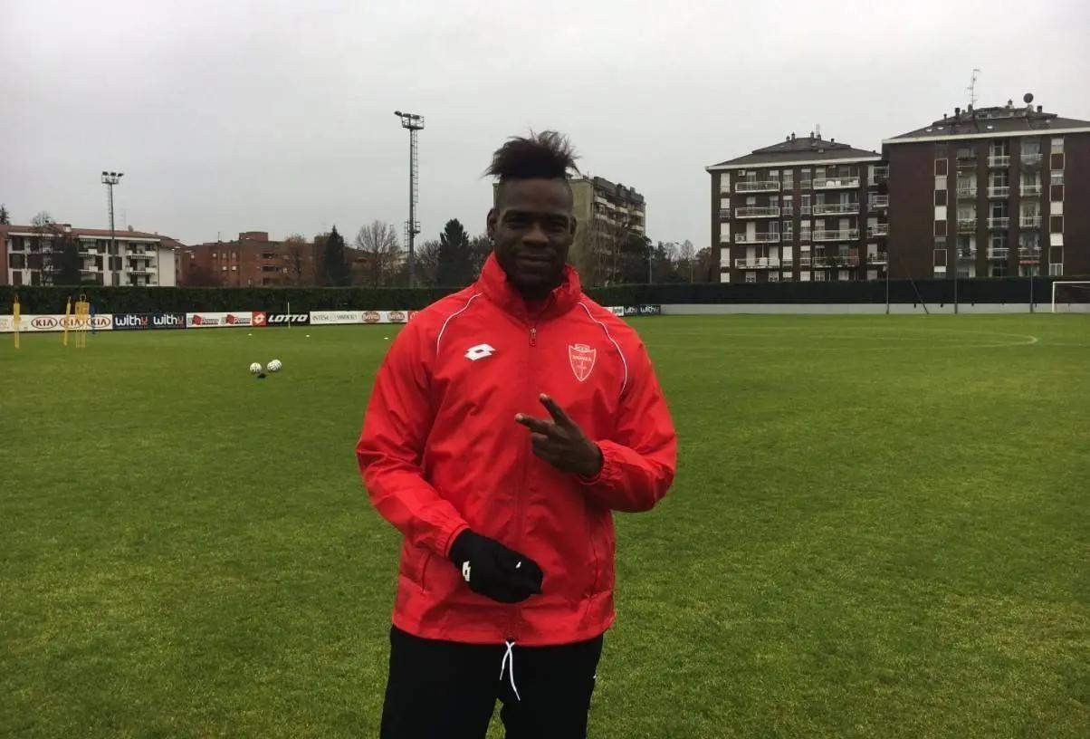 穆里尼奥谈巴洛特利两个黄牌,巴洛特利情史