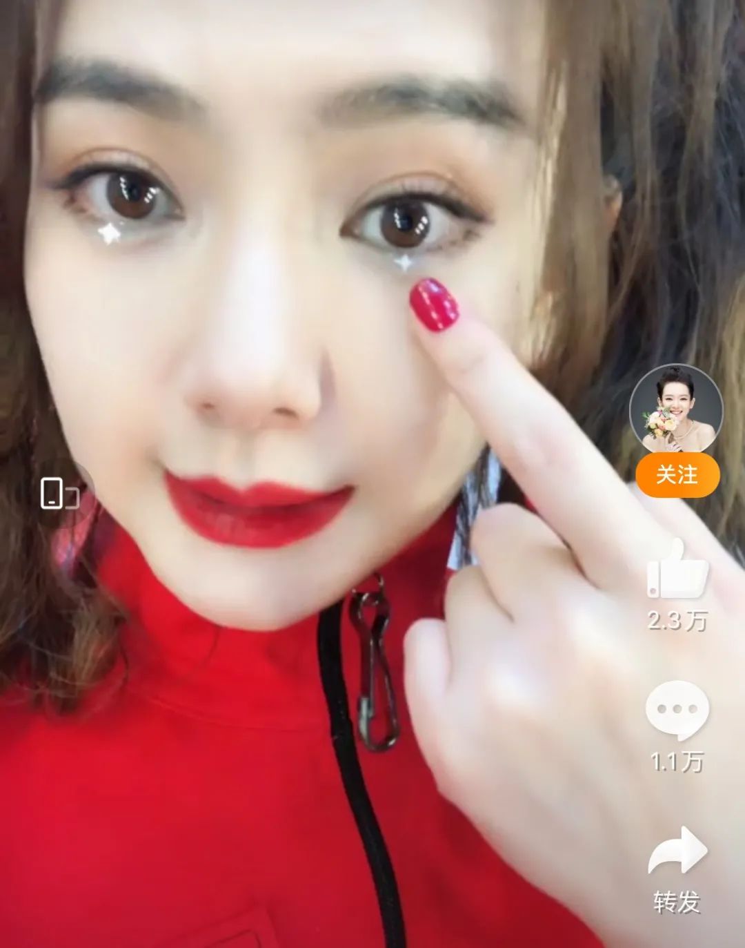 亮片眼妆带钻,戚薇绿色眼影妆容教程