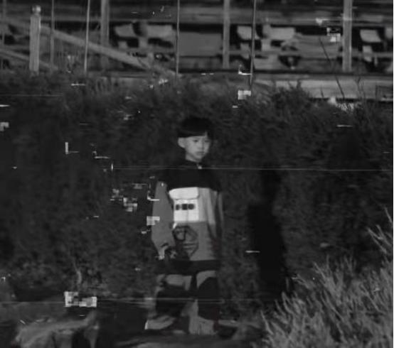 易烊千玺弟弟易烊昱华走秀,易烊千玺弟弟走秀