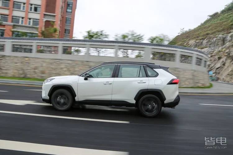 一汽丰田suv荣放rav4哪个颜色好看,家用suv选rav4荣放和crv哪款合适