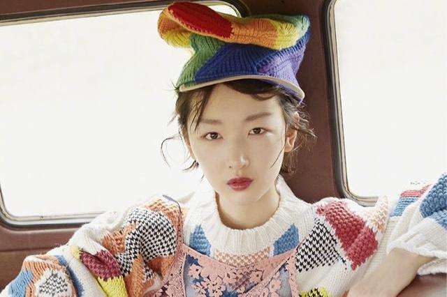 周冬雨出道后一共拿过几个奖,周冬雨28岁就拿了两个影后