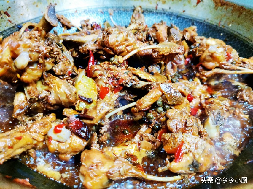 20元钱买了3斤鸡锁骨，用了这种做法来做，又麻又辣，好吃到吮指