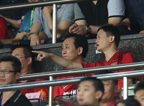 0元卖球队，放弃苏宁控制权，马云投了10亿后，张近东再次行动