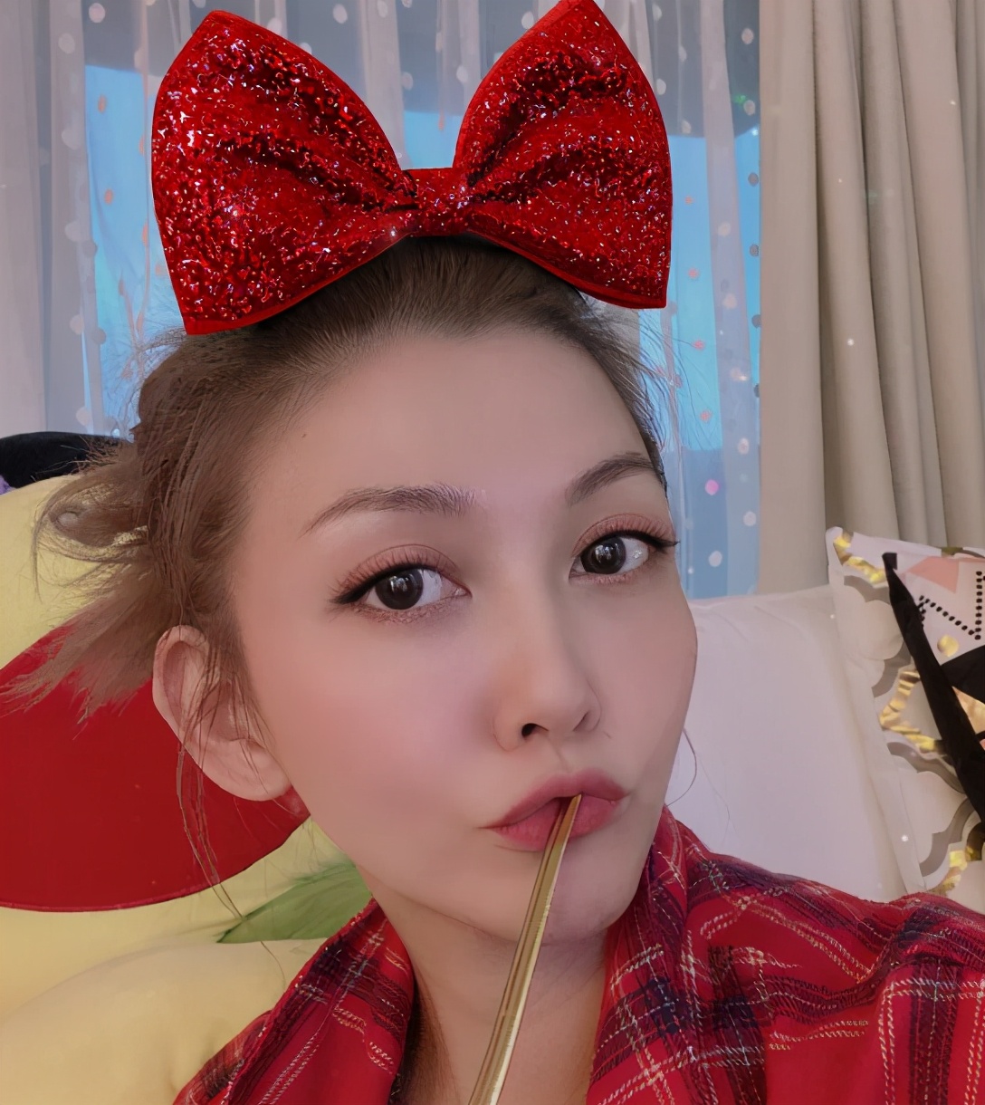 艾莉李彩桦闪婚闪离，看到她的身家，难怪放弃富豪丈夫赡养费