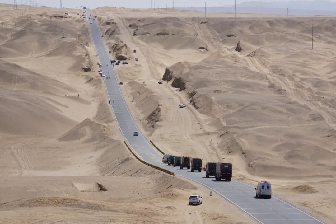 茫崖艾肯泉夏季游攻略,青甘大环线艾肯泉