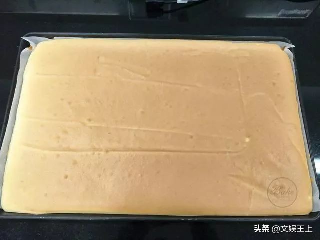 不用出门自己在家做蛋糕,不能出门就自己做了一个蛋糕