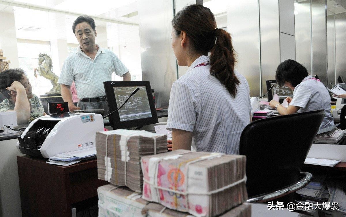 老人突然死亡存款怎么取出来,老人去世银行存款怎样取出小技巧