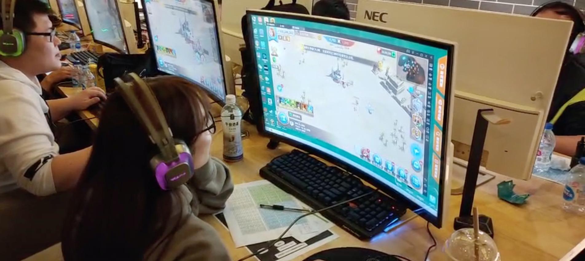 多玩家自爆真实经历：线上声音虐待与按摩齐飞，线下在网吧*砍群**