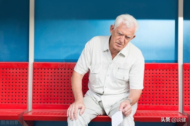 老人脚无力走路是什么原因,老年人走路无力腿发软