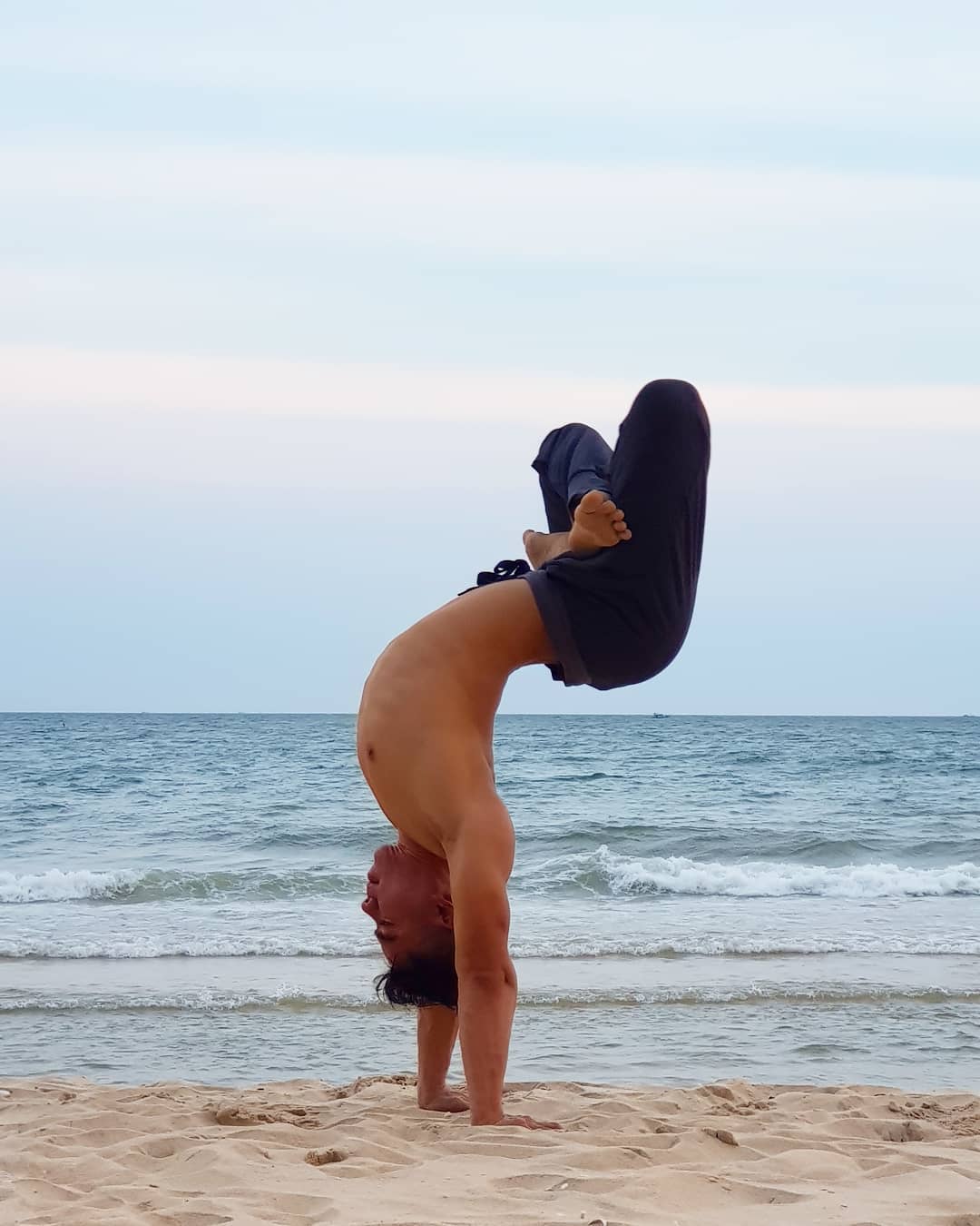 海边沙滩瑜伽体式简单好看,海滩瑜伽动作