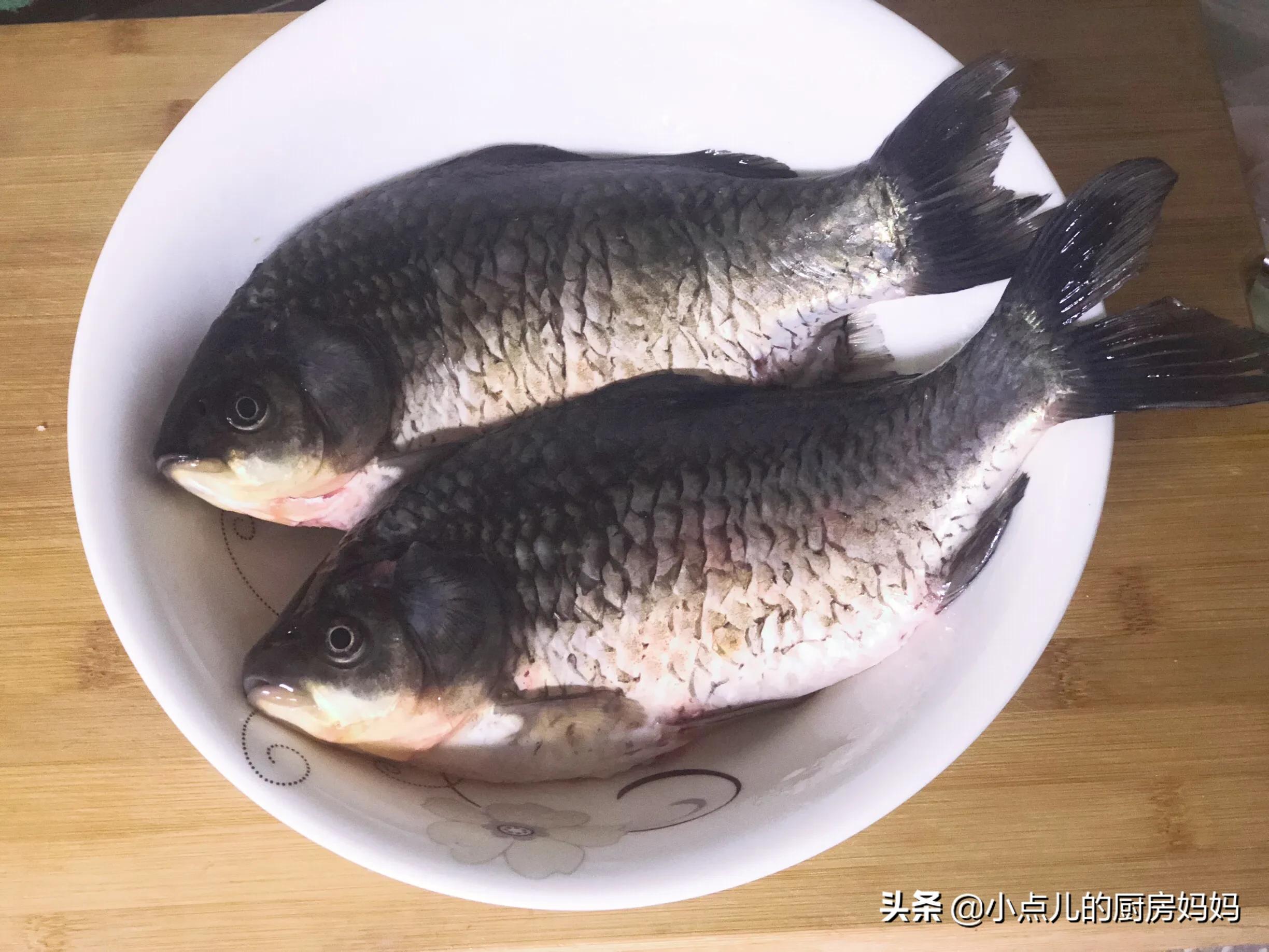 怎么熬出不腥的鲫鱼汤,熬鲫鱼汤不加猪油会不会白