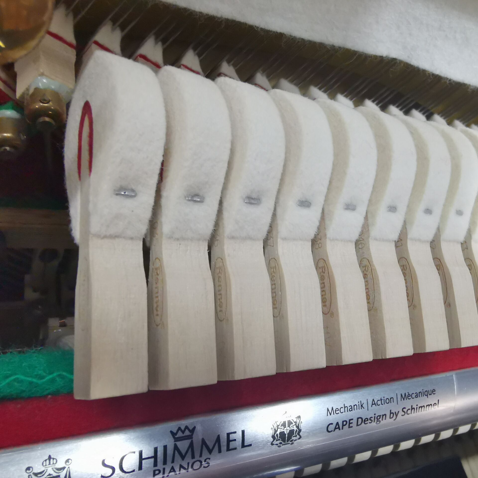 新手买钢琴如何选择品牌,初学者买什么钢琴好学易上手