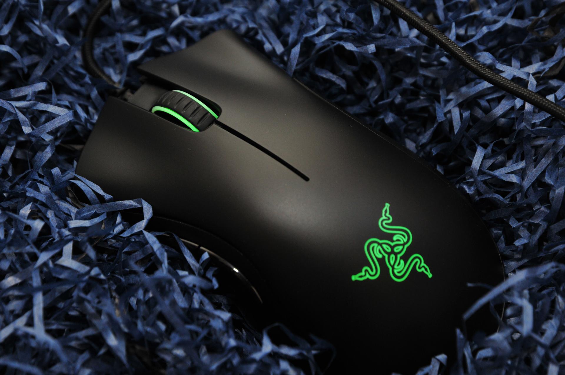 雷蛇蝰蛇鼠标测评,雷蛇毒蝰8khz有线游戏鼠标评测