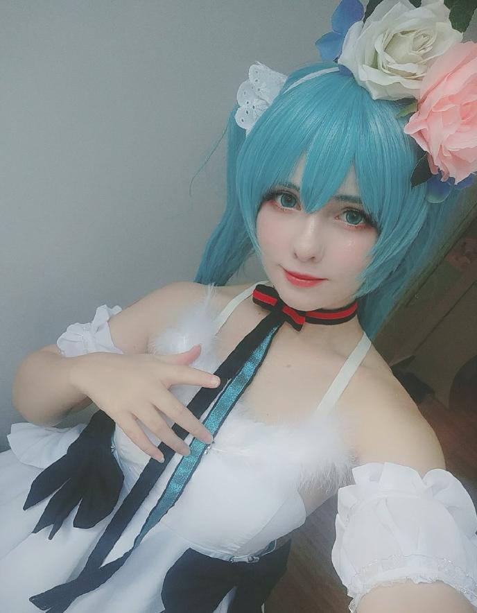 在日本cos初音未来看路人什么表现,俄罗斯小姐姐初音cos