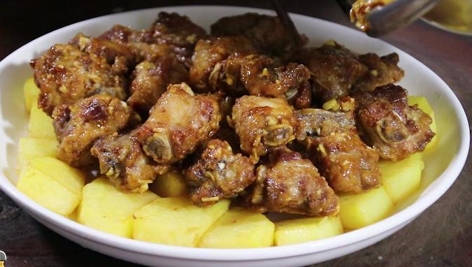 土豆和排骨怎么做才好吃,排骨和土豆的最好做法