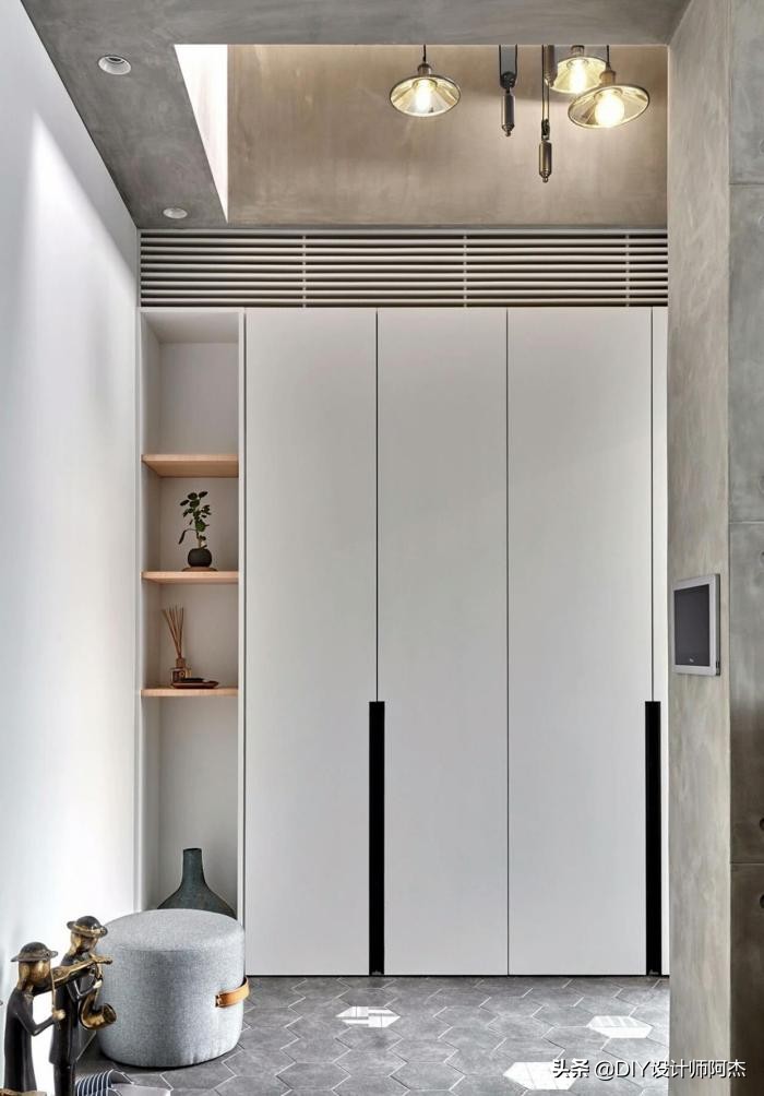 入户门右边一面墙酒柜鞋柜一体,入户门离墙比较窄怎样做法式鞋柜