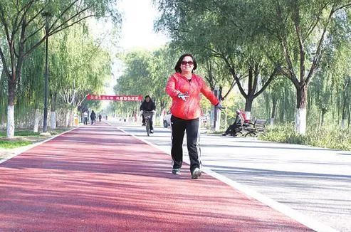 走路经常打软脚是怎么回事,走路猛然腿一软怎么回事