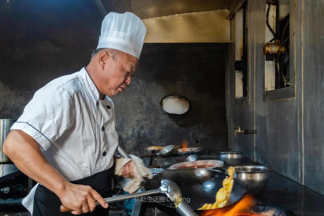 弥勒97年历史的老饭店，传了四代人，穿开裆裤小娃吃成了老头