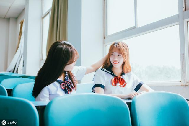 妈妈，同桌总是摸我，母亲的机智回答，挽救了孩子的一生