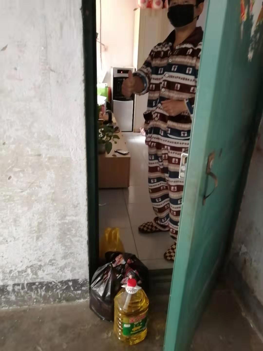 疫情防控一线:微信群里别样温暖的“一家人”