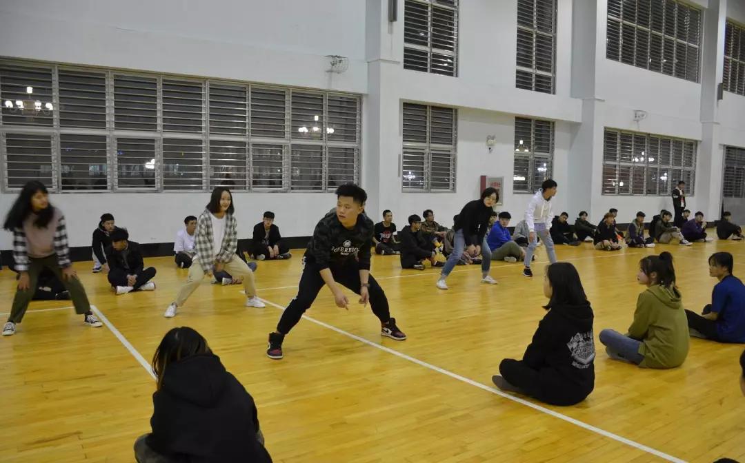 新学期课程延续公告,大学线上选修课去哪儿上