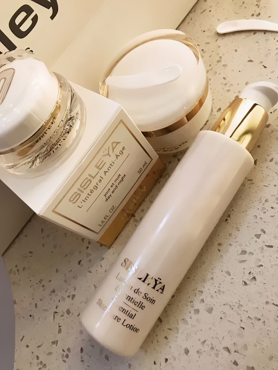 轻熟女人用什么眼霜好,抗老防眼袋眼霜20-25岁