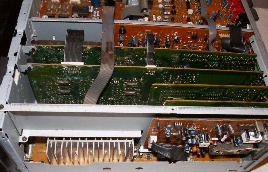 修一台建伍高端功放内部线路不亚于一台黑白电视机