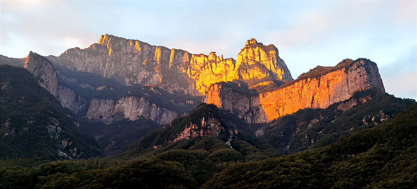 八道沟景区大门,八里沟二道门民宿