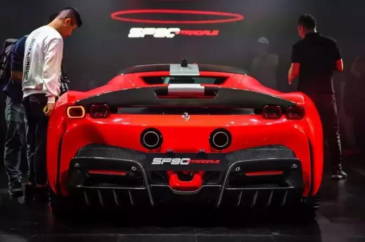 比*博兰**基尼大牛还贵法拉利！搭载3.9TV8发动机，最大马力1000匹