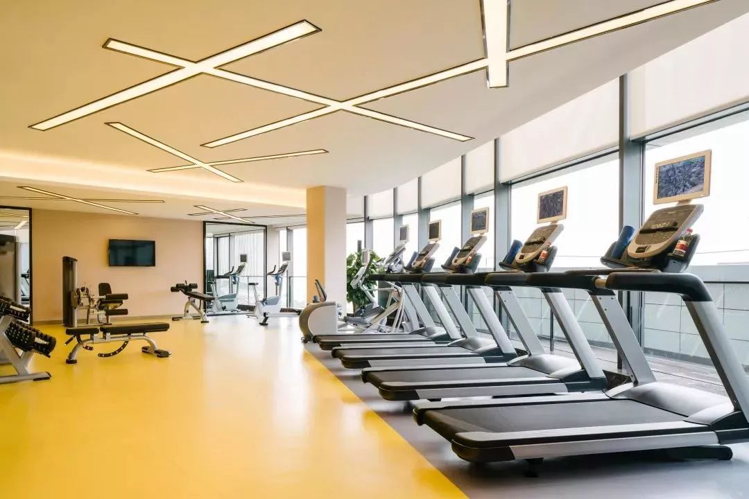 享受睡在床上看海,躺在床上看海的海景房