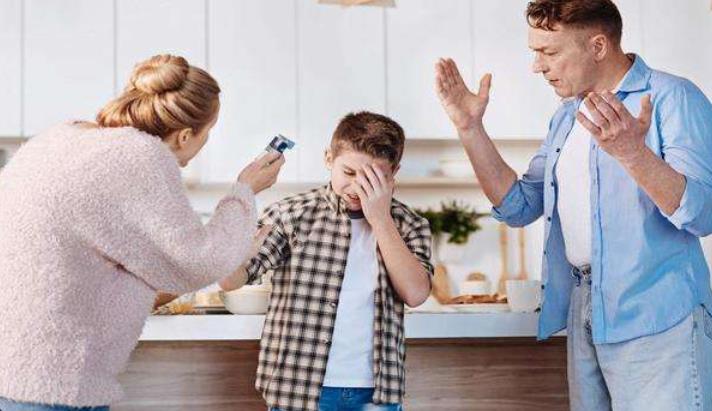 孩子总爱凶家长应该怎么对付他,家长因为学习对孩子很凶怎么办