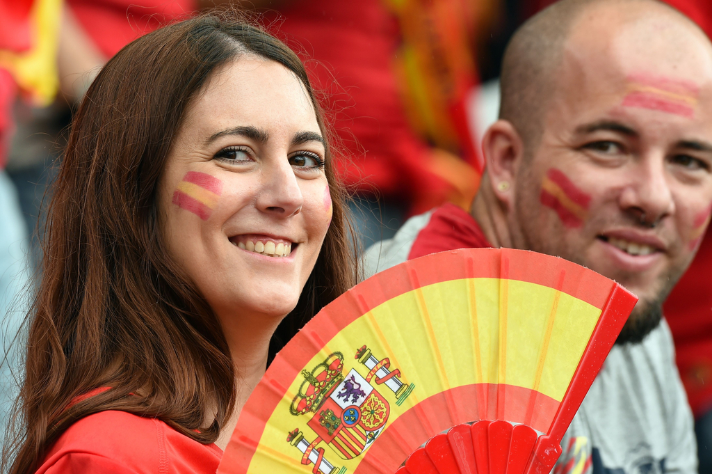 折扇来源于中国,折扇是朝鲜发明的