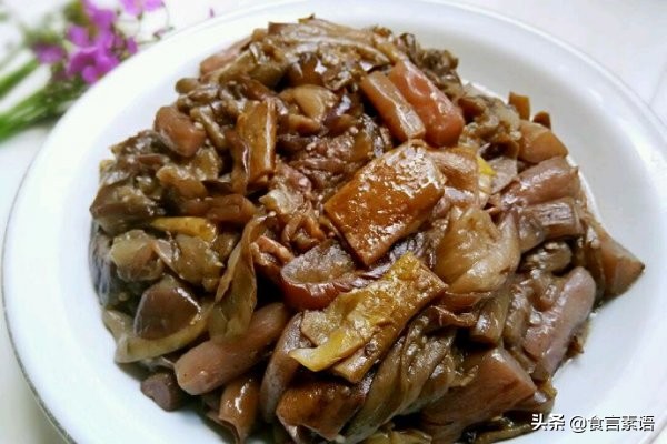 芋头的花在云南也是道好菜,做不好会麻嘴,这样做保证安全又好吃