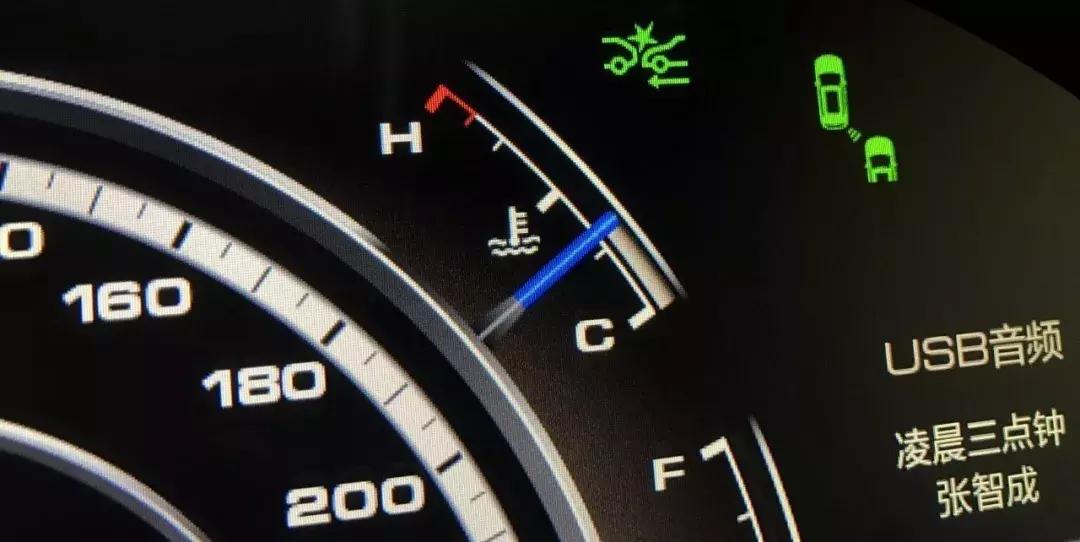 仪表盘的这八个灯亮了必须停车,仪表盘上面的故障灯亮起怎么处理