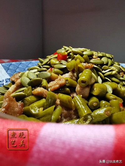 酸豆角怎么弄才好吃,酸豆角腌咸了要怎么变淡的