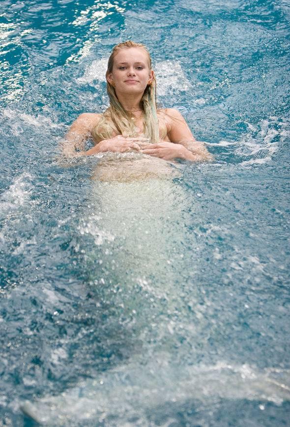 游完泳需要洗发水洗头发吗,游完泳头发太涩怎么办