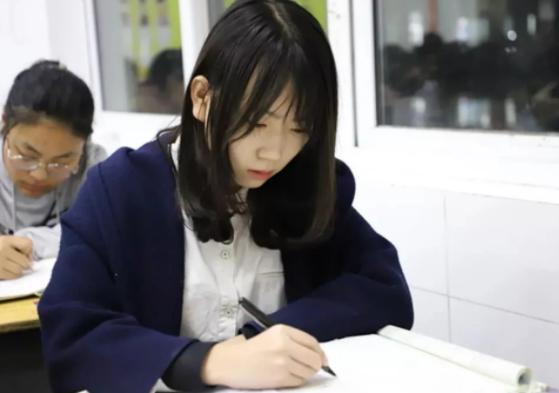 两年内公办私立中小学全部取消,一民办学校通知将停办官方回应