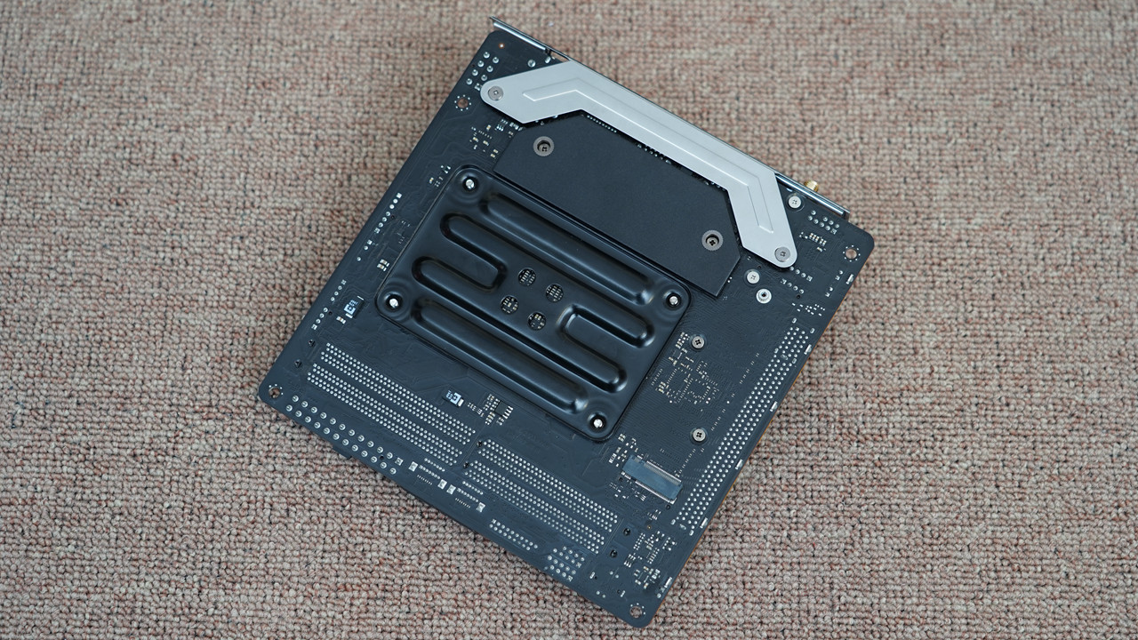 itx三槽显卡机箱,itx机箱能装多大显卡