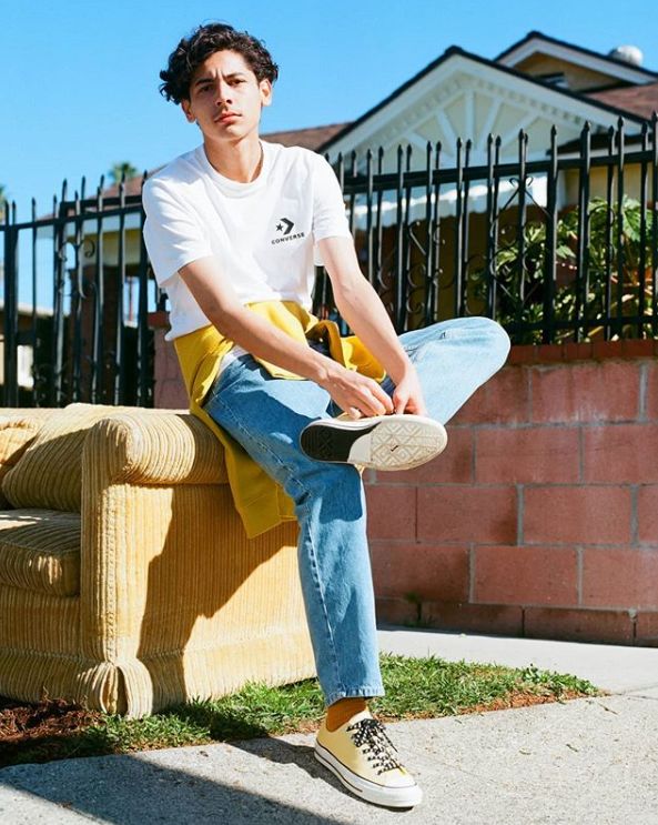 最适合搭配匡威的牛仔裤,红色高帮匡威搭白色牛仔裤韩系