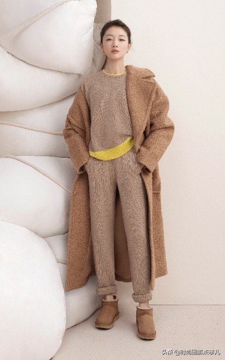 ugg鲨鱼裤五分裤怎么搭配,ugg经典款配卫裤好看