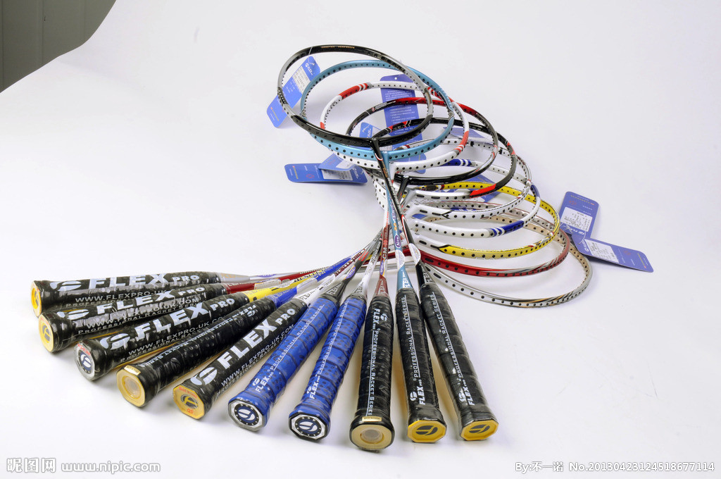 怎样选适合自己的羽毛球拍,几十块羽毛球拍怎么挑选