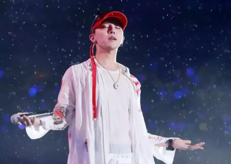 始于颜值，陷于才华，忠于人品，他永远是南韩之光