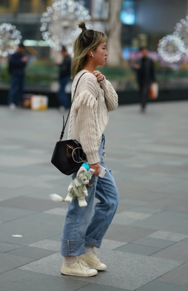 小白鞋脏了很苦恼？还不如买这款“发黄”鞋，越脏越潮，真个性