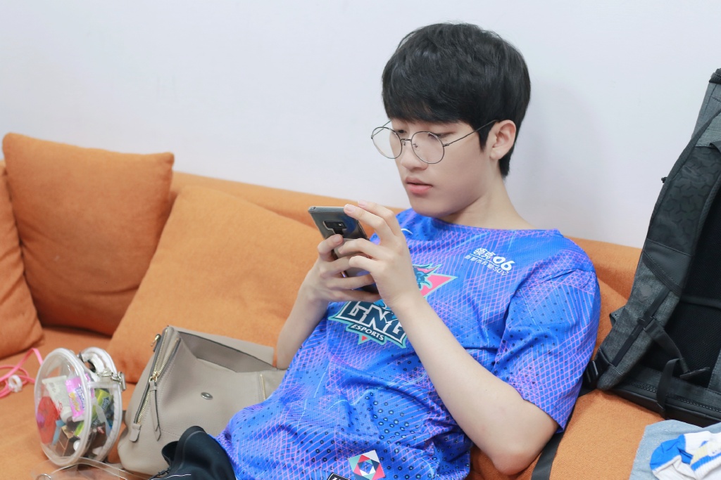 速看jdg对阵lng,jdg让一追二战胜lng