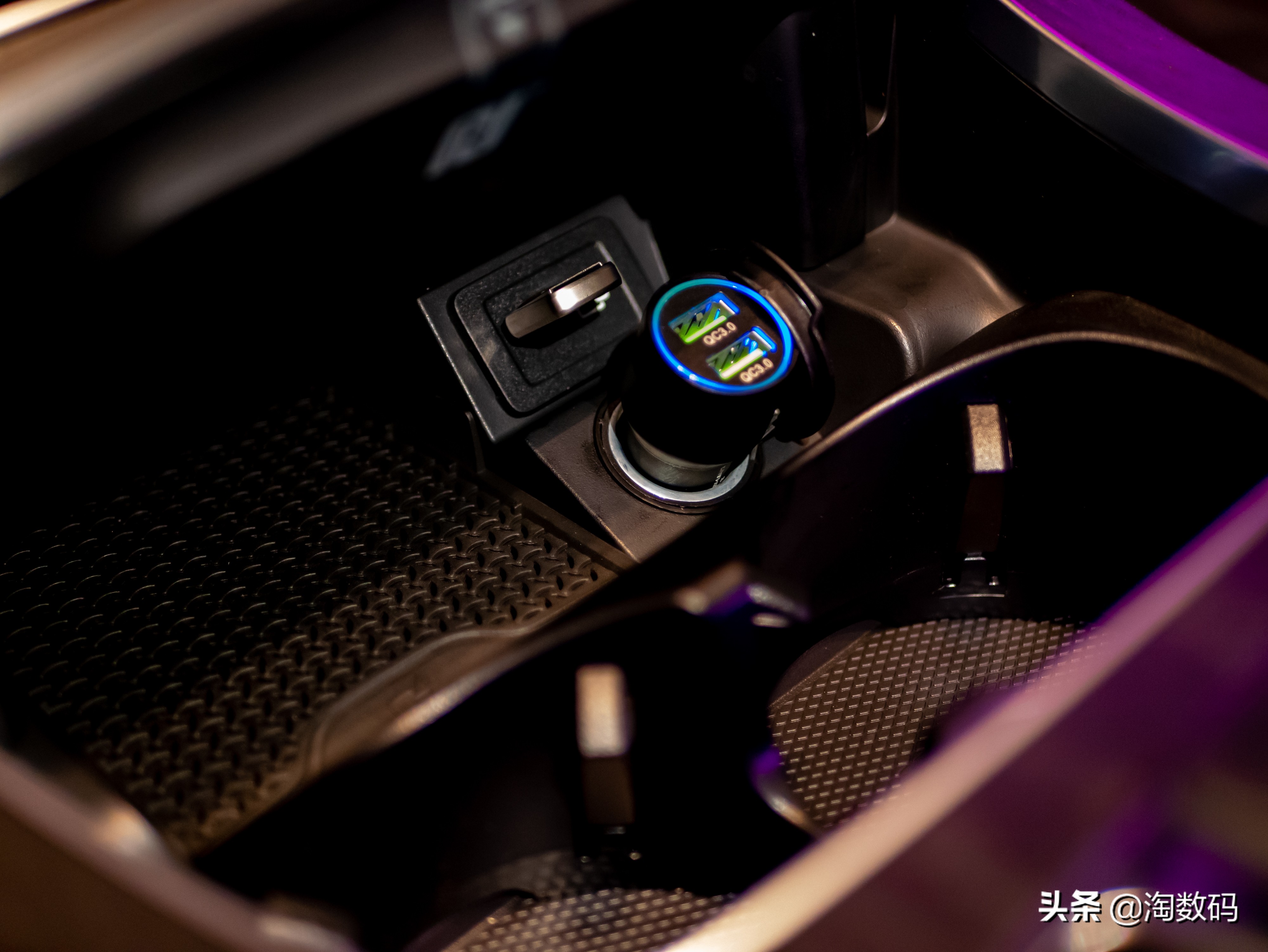 老USB口被淘汰？全车5个Type-C，只好上双口U盘放歌了