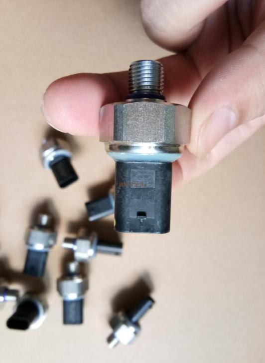 别克gl8冷车启动异响,别克gl8踩油门有异响滋滋声