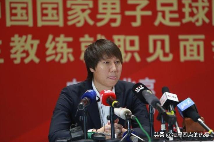 国足新帅春节公布,李铁新
