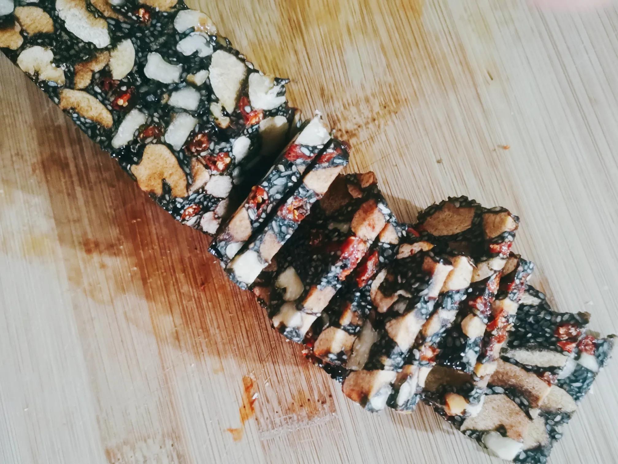 自制阿胶糕存放三年了还能吃吗,自制的阿胶糕有点苦是怎么回事