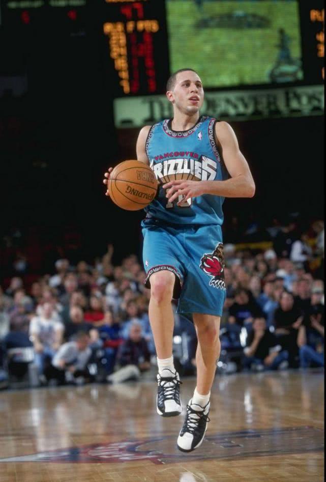 “球癖”NBA：姚明爱慕者最爱裸照，詹皇宿敌爱轮椅训练